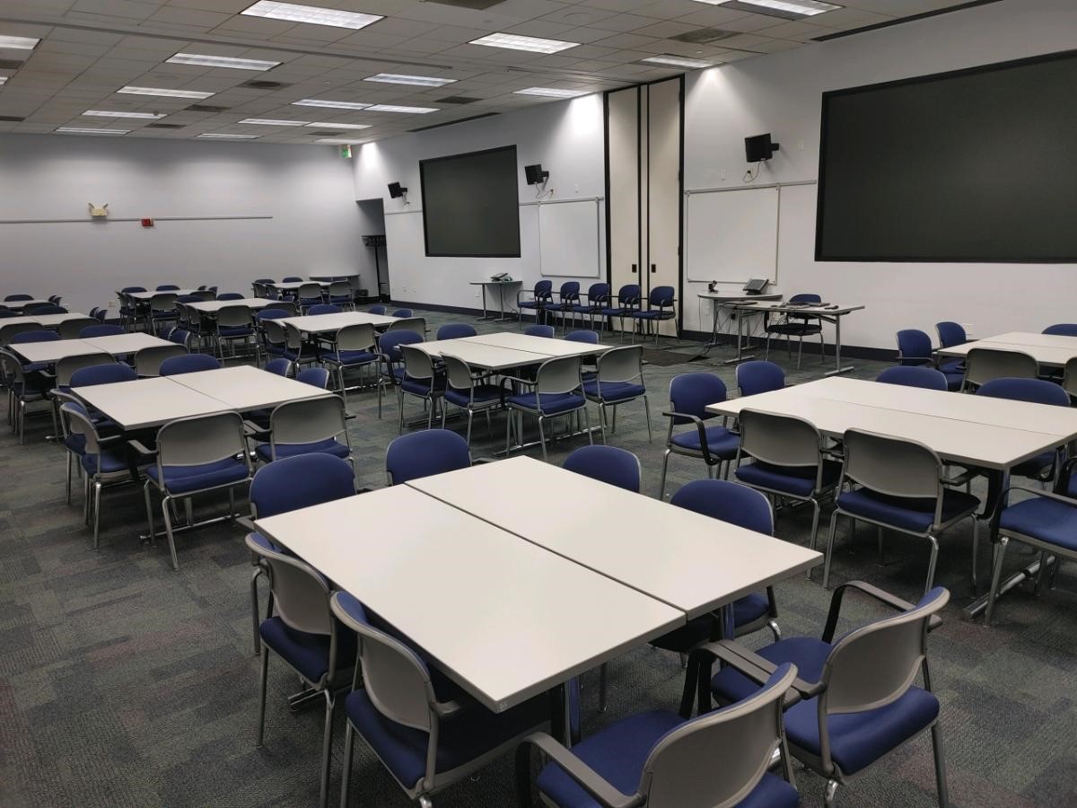 Large conference room set up in clusters of 4