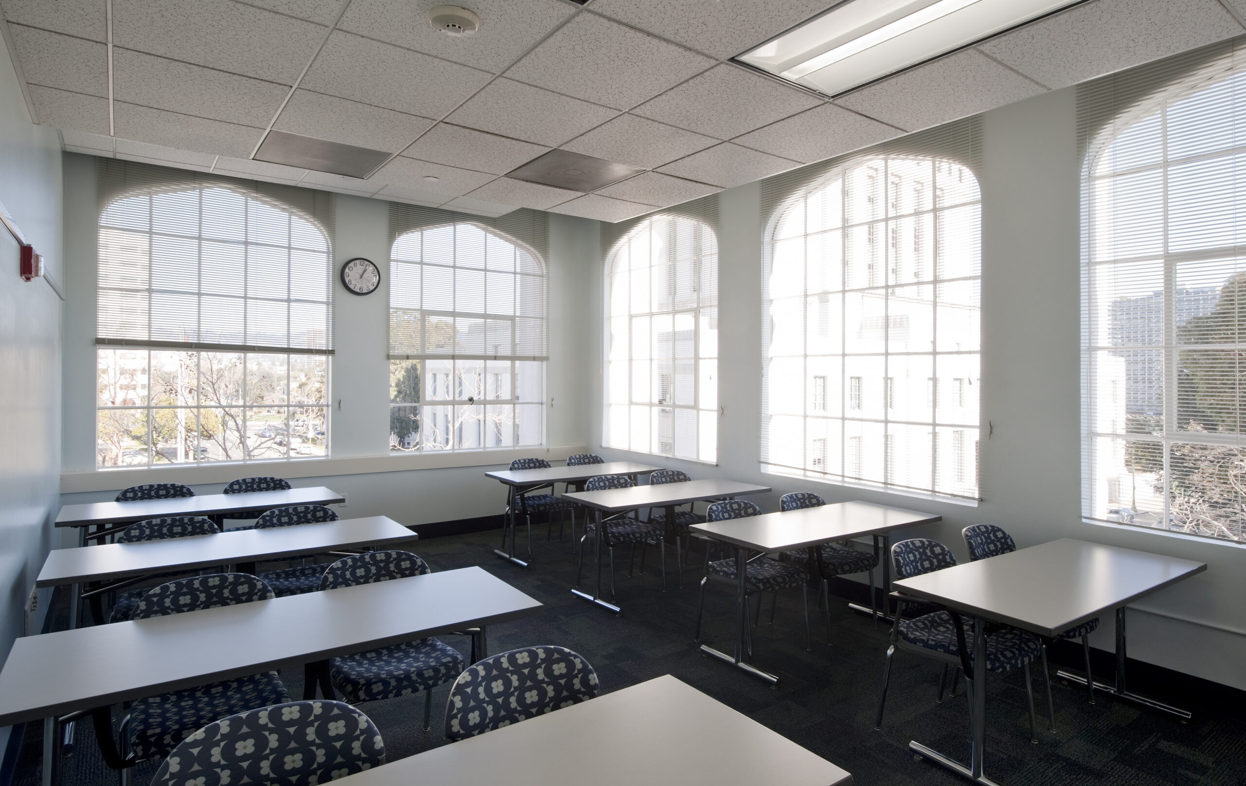TEC Emeryville room in a classroom for 16 people.