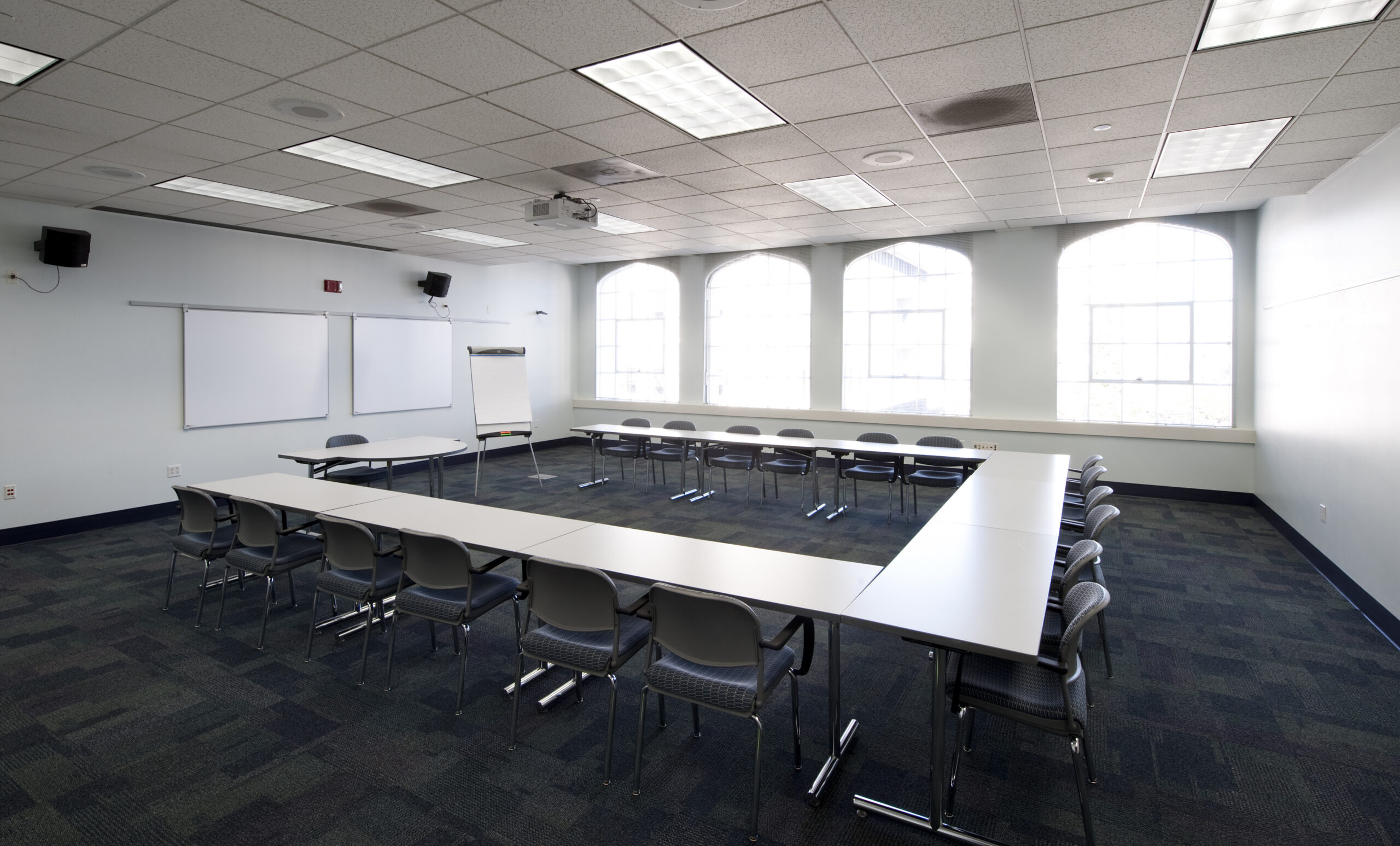 The TEC Oakland room is set up in a u-shape for 14 folks.